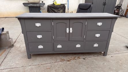 Dresser