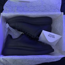 alexander mcqueens oversized black