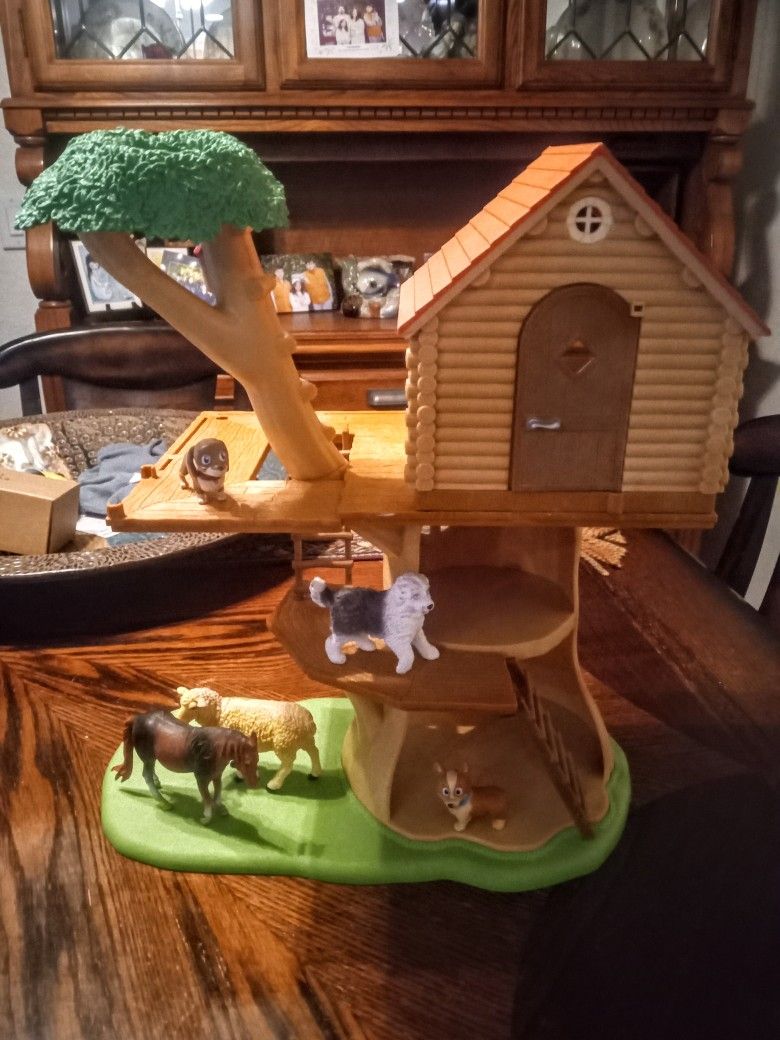 TREEHOUSE WITH TOYS BUNDLE ALL FOR $10