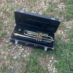 Yamaha YTR-2320E Bb Trumpet Brass with Hard Case