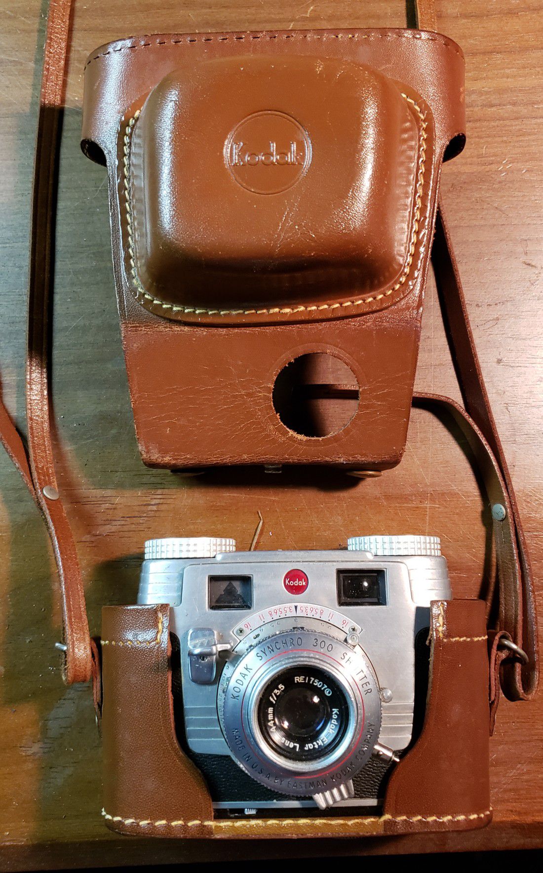 3 Vintage 35 mm Cameras. Bundle