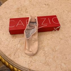 Capezio ballet shoes Size 7 , New!