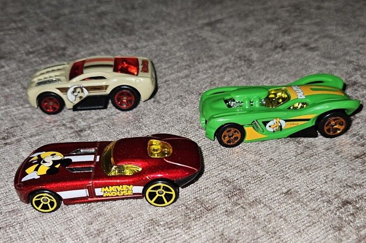 Hot Wheels Disney Mickey & Friends 90th Anniversary edition. Mickey Mouse Hot Wheels 2019 Disney 90th Anniversary Edition (Chip N' Dale (Horseplay))