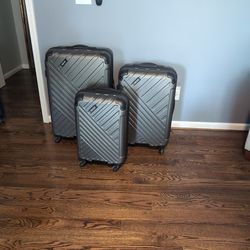 Kenneth Cole 3 Piece Gray Luggage Set 