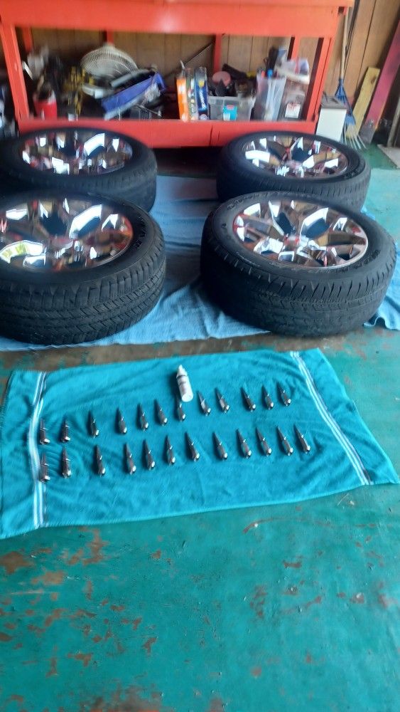 20 Inch Snowflake Wheels With Tires And Center Caps And Spike Lug Nuts