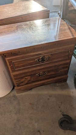 Free end table