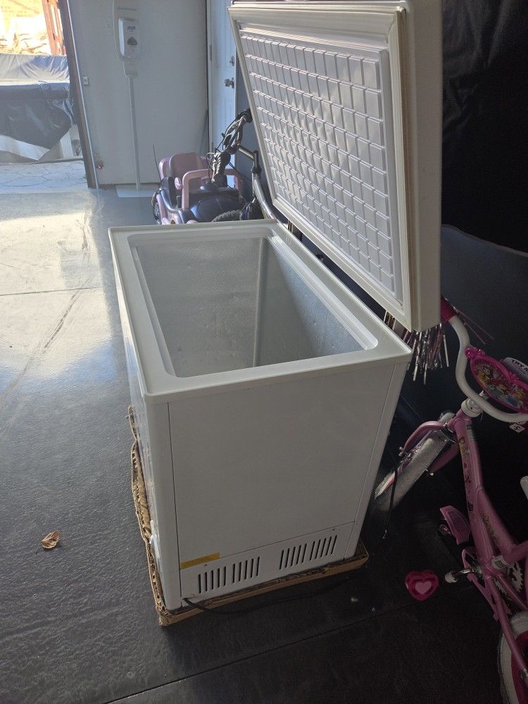 7.0 Cubic Used Freezer