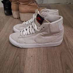 Size 5.5 Nike X Stranger Things