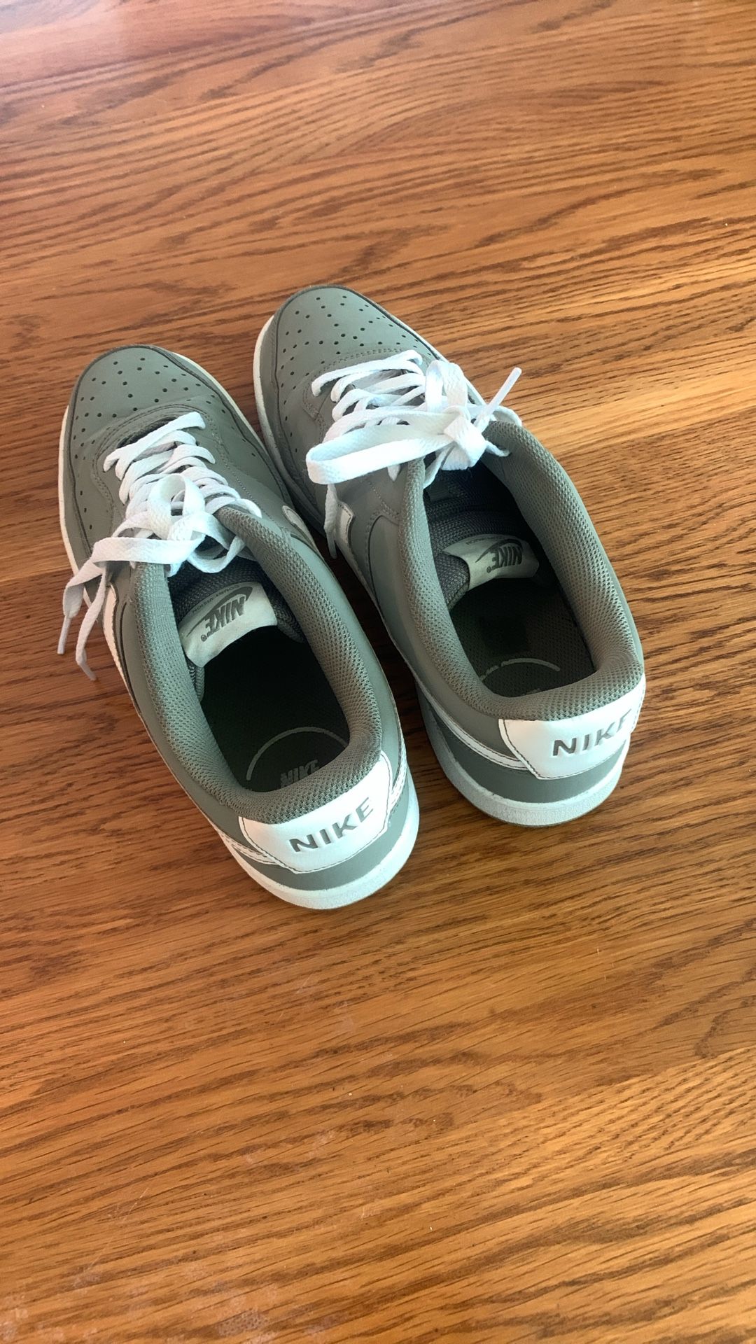 Nike Court Series Size 10.5