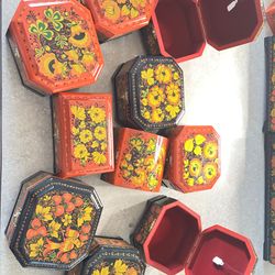 Collection of Khokhloma alhajeras boxes