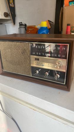 Table top vintage radio