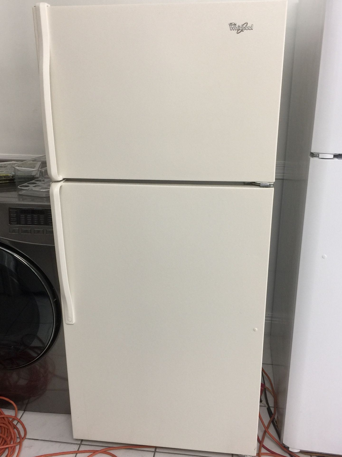 WHIRLPOOL 28” Top Freezer Refrigerator Color Almond