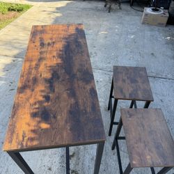 Table Set With 2 Chairs