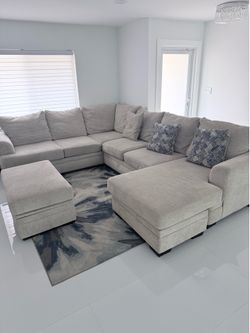 Couch set in rug for sale