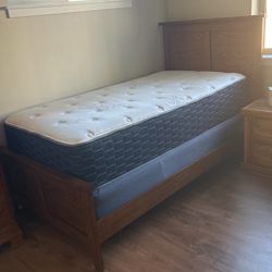 Like New Twin Bed Frame, Mattress And Box Springs