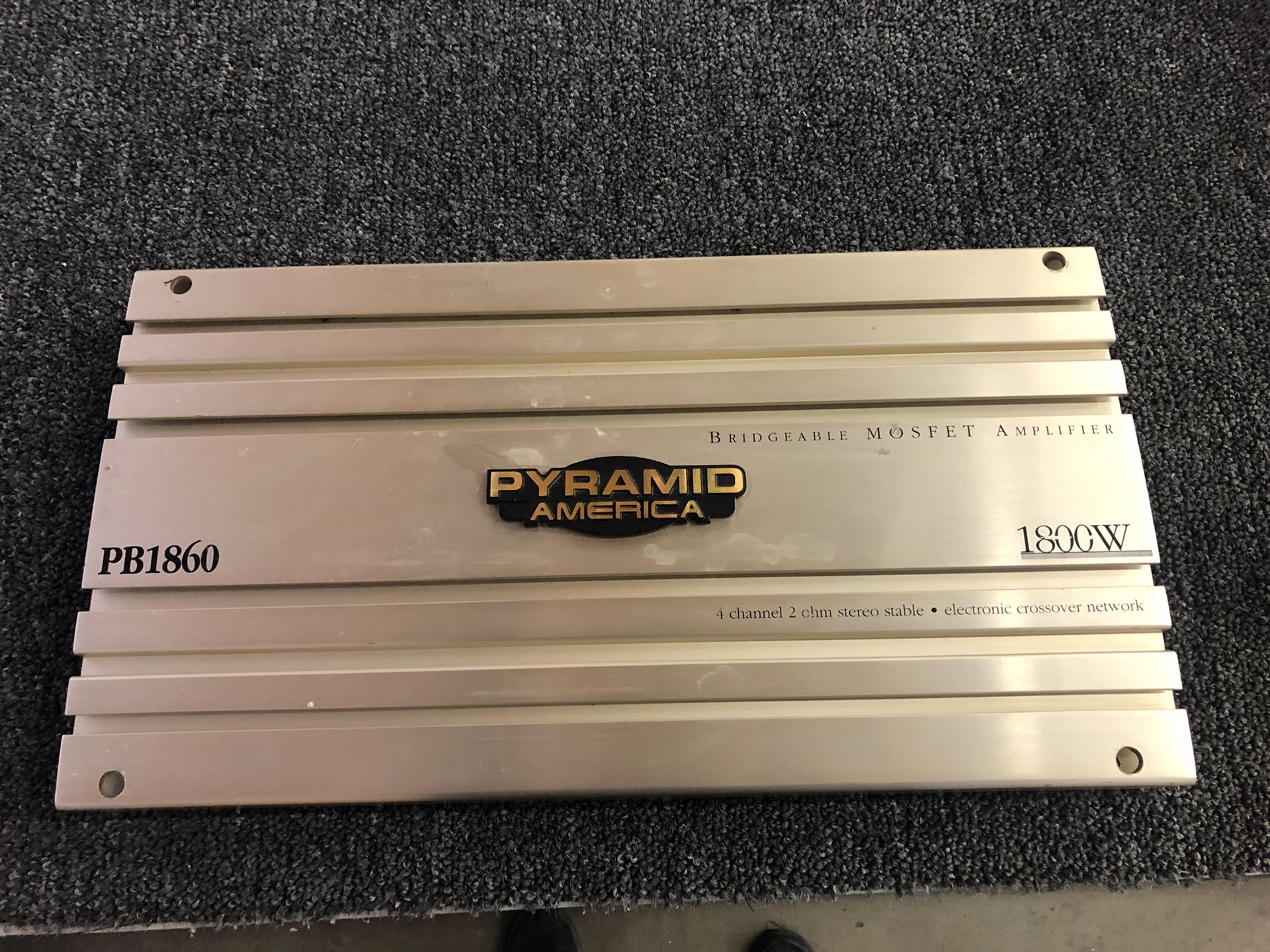 Pyramid America PB1860 Bridgeable Amp 1800w