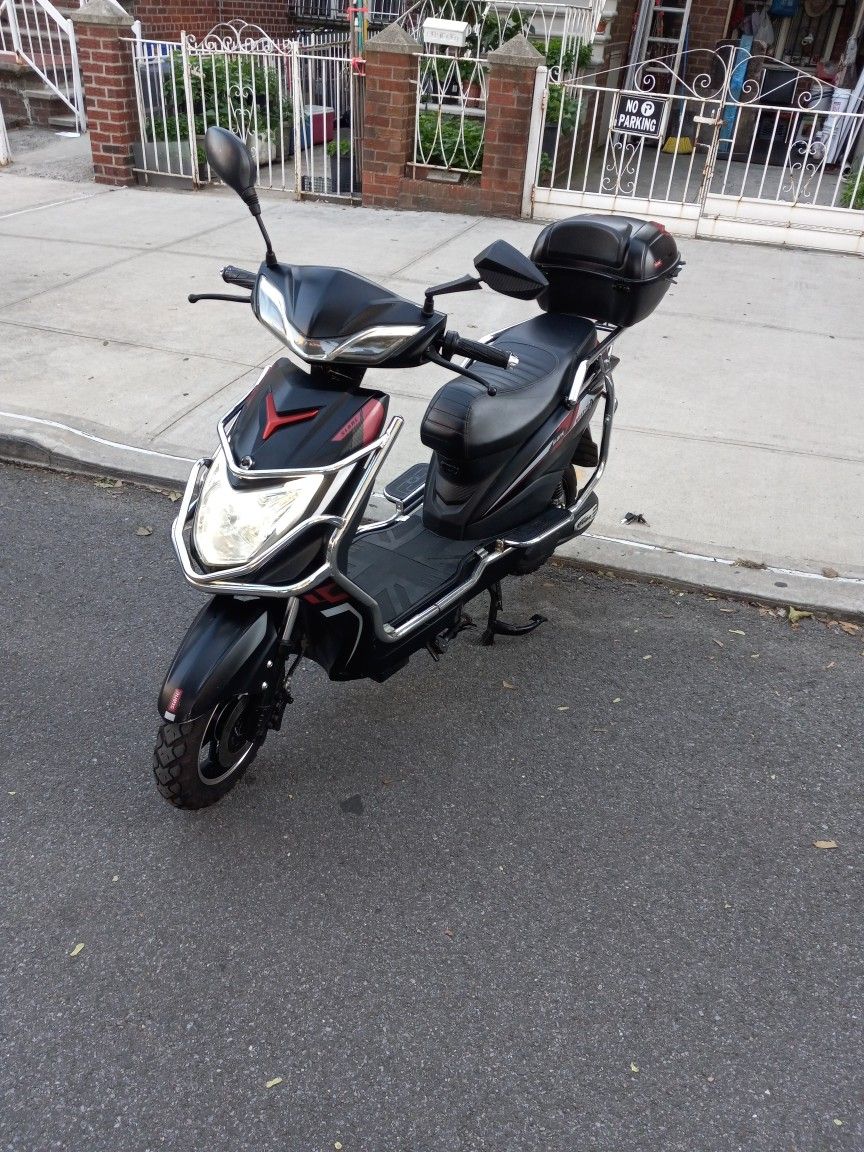 Electric Scooter E-bike Best-7 SLANE WITH 60 VOLT LITHIUM BATTERY