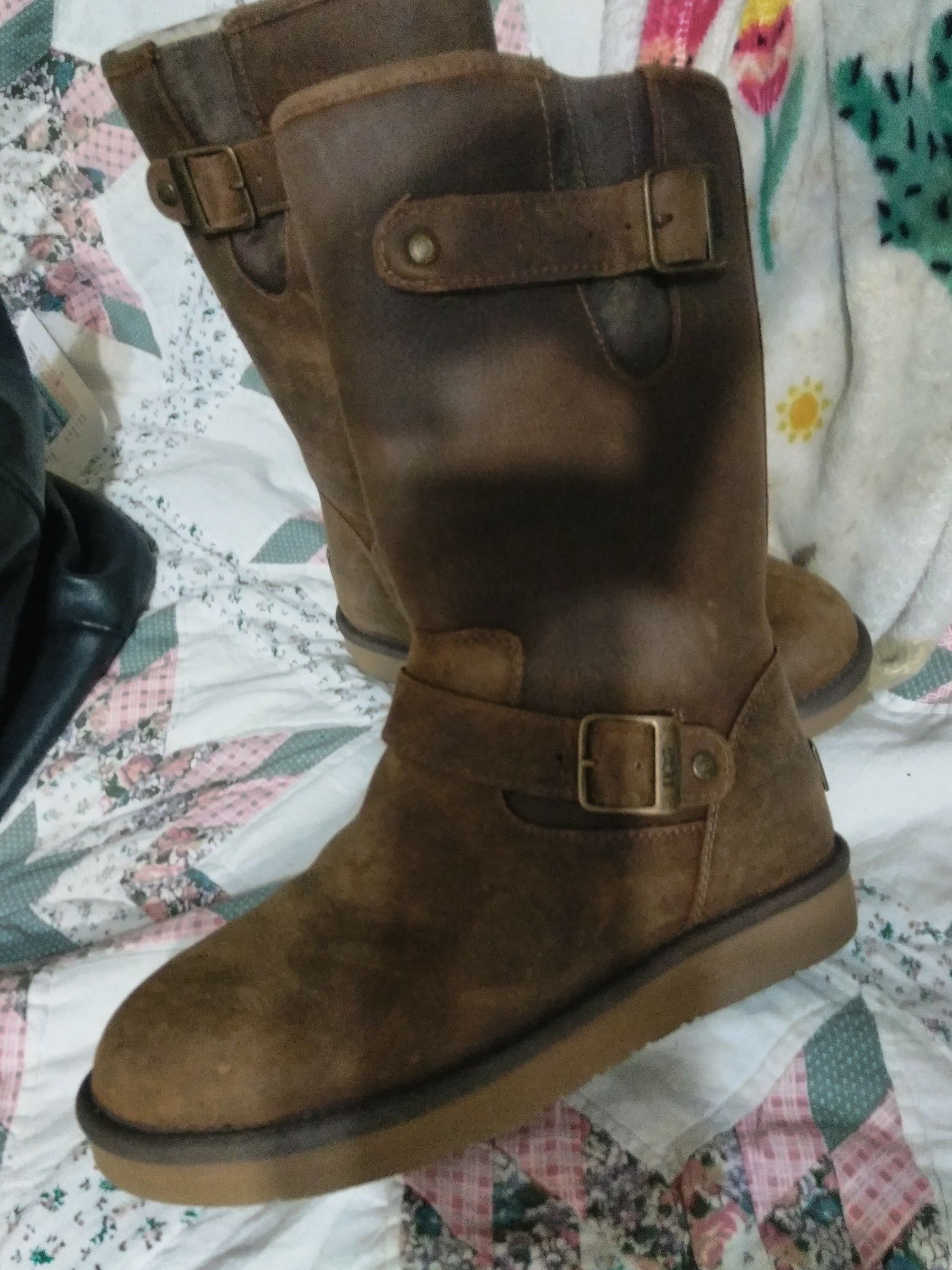 Women's leather Uggs