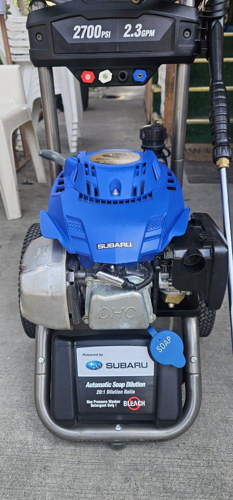SUBARU PRESSURE WASHERS GAS 2700PSI-2.3GPM TRABAJA MUY BIEN
