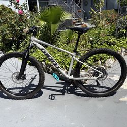 Giant Talon Mountain Bike