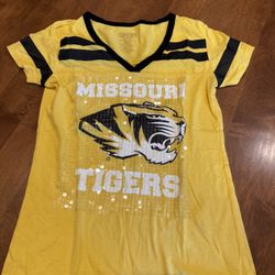 Woman’s MU Mizu sequin T-shirt size medium shipping available
