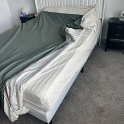Queen Memory Foam Bed - Like New Condition