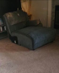 Gray Reclining Sectional Sofa – Comfortable & Spacious