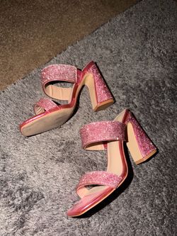 All size 7 Hardly  ever worn I can drop off take them out in 15