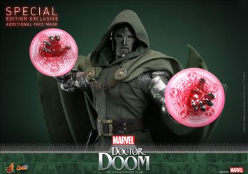 Hot Toys Fantastic Four Dr Doom Deluxe Edition