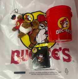 Buc-ee’s Mini bucket, pin and keychain