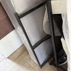 Free Queen And Twin Mattresses Set 