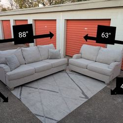 ASHLEY FURNITURE SOFA/LOVESEAT SET* (Free Delivery Within 25 Miles!)