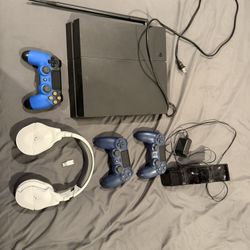 Sony PlayStation 4 (500 GB) Home Console - Black