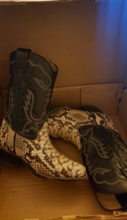 Boys boots