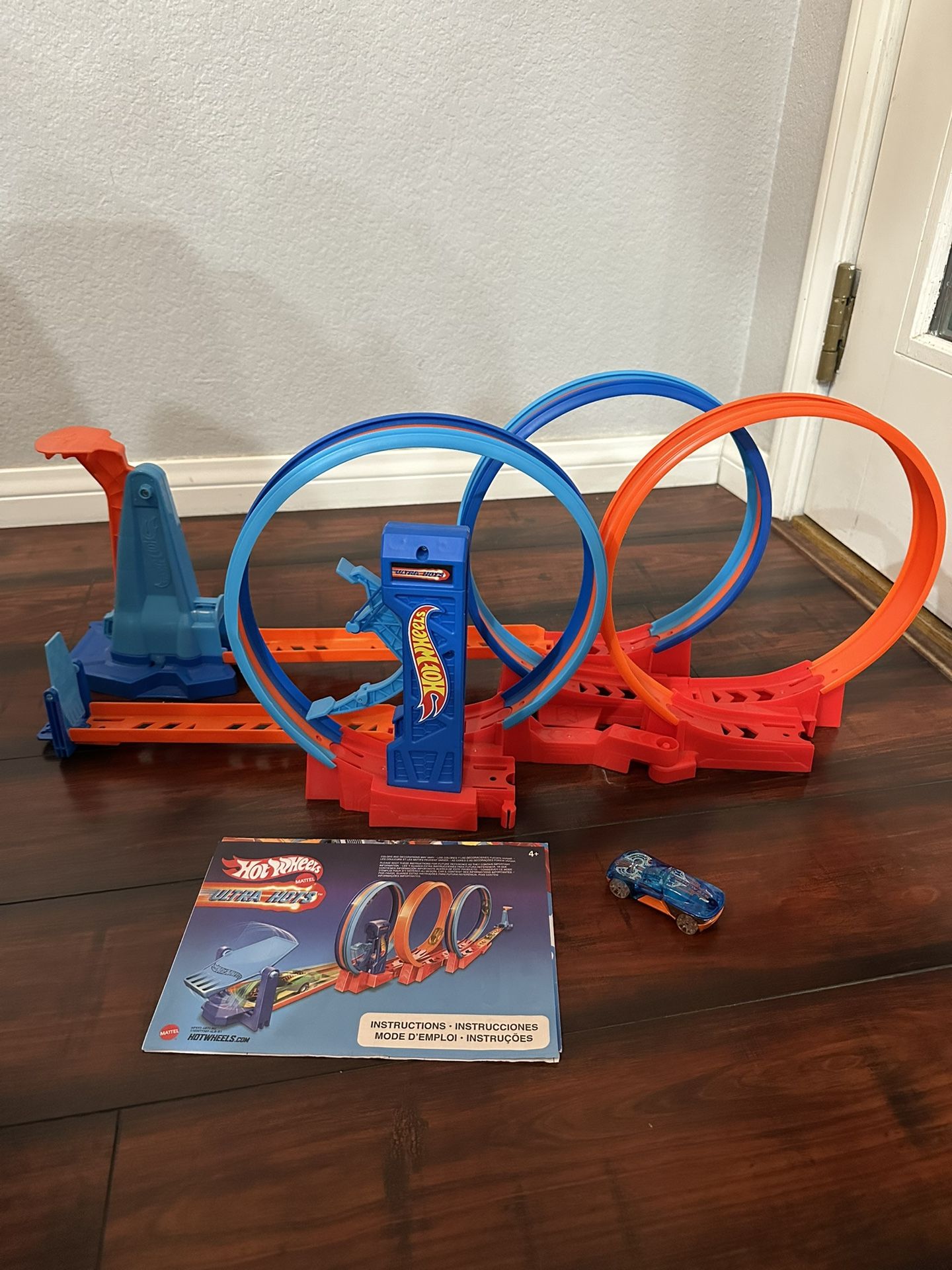 Hot Wheels Ultra Hots Loop Madness Track Set