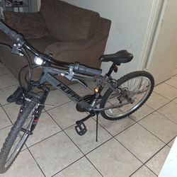 HUFFY ROCK CREEK 24  NEW