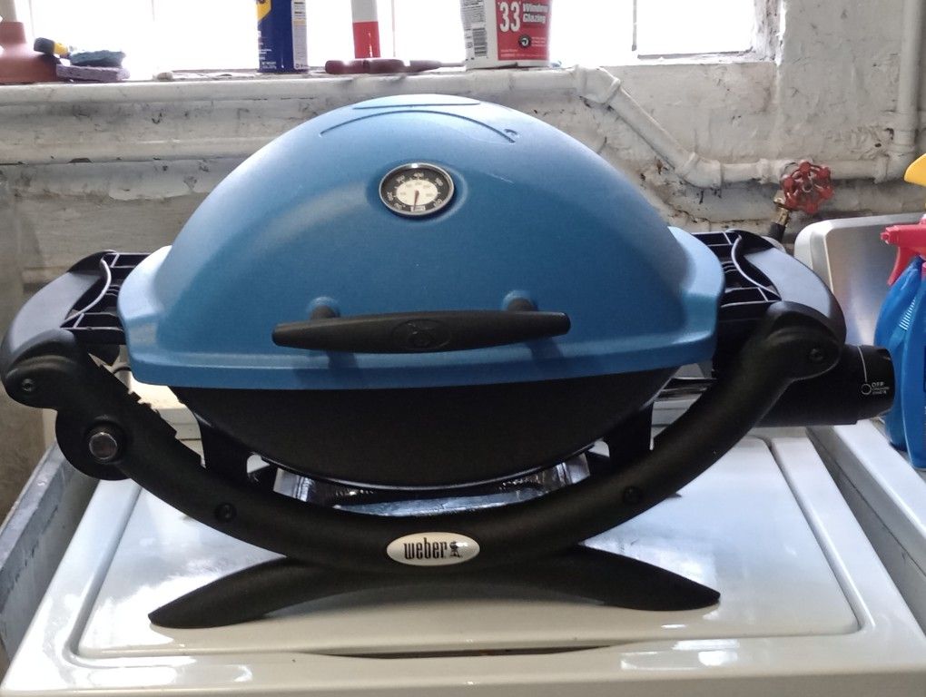 Weber Q1300 Like New Propane Grill