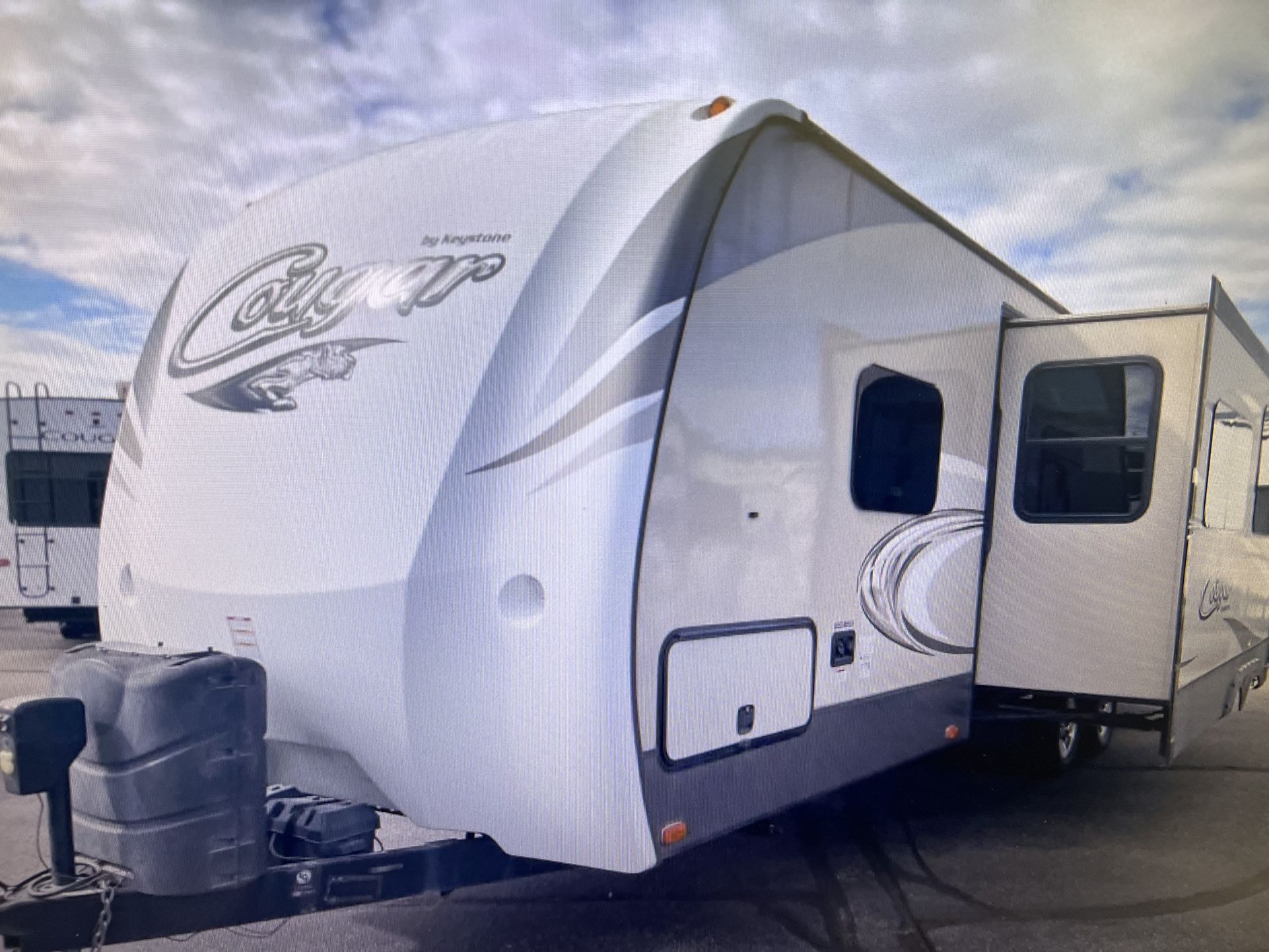 2017 COUGAR 28RBKWE