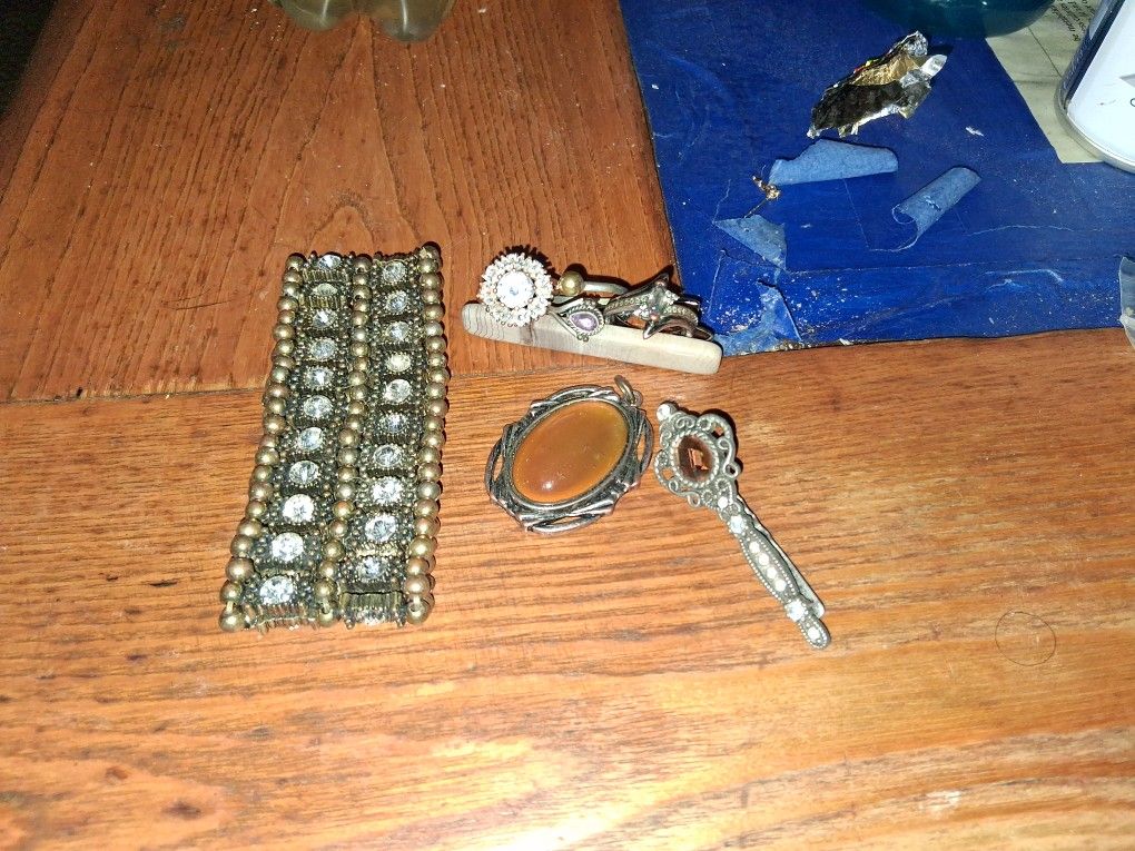 Three Rings A Pendant A Bracelet And Tw Berets