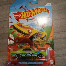 Hot Wheels '70 Dodge Hemi Challenger die-cast toy car from the 2021 Spring Series. 
