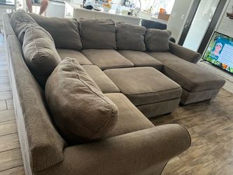 Large Gray Fabric Sectional Sofa with Ottoman