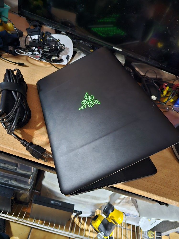 Razer Blade 14 Touchscreen Gaming PC i7-2,60GHz-CPU 16GB Ram 512GB NVMe M.2 SSD GPU GTX