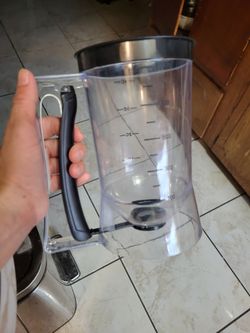 4 Cup Pancake Batter Dispenser