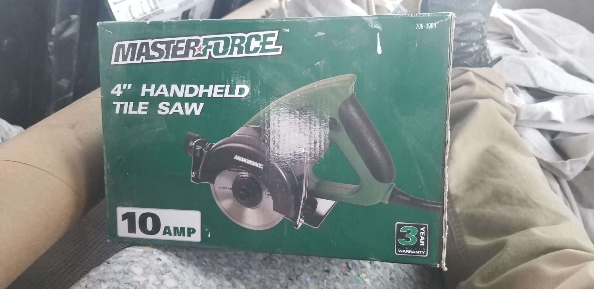 Handheld tile saw