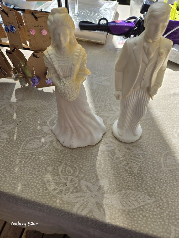 Vintage Avon Bride And Groom Perfume Bottles. Some Yellowing On Them