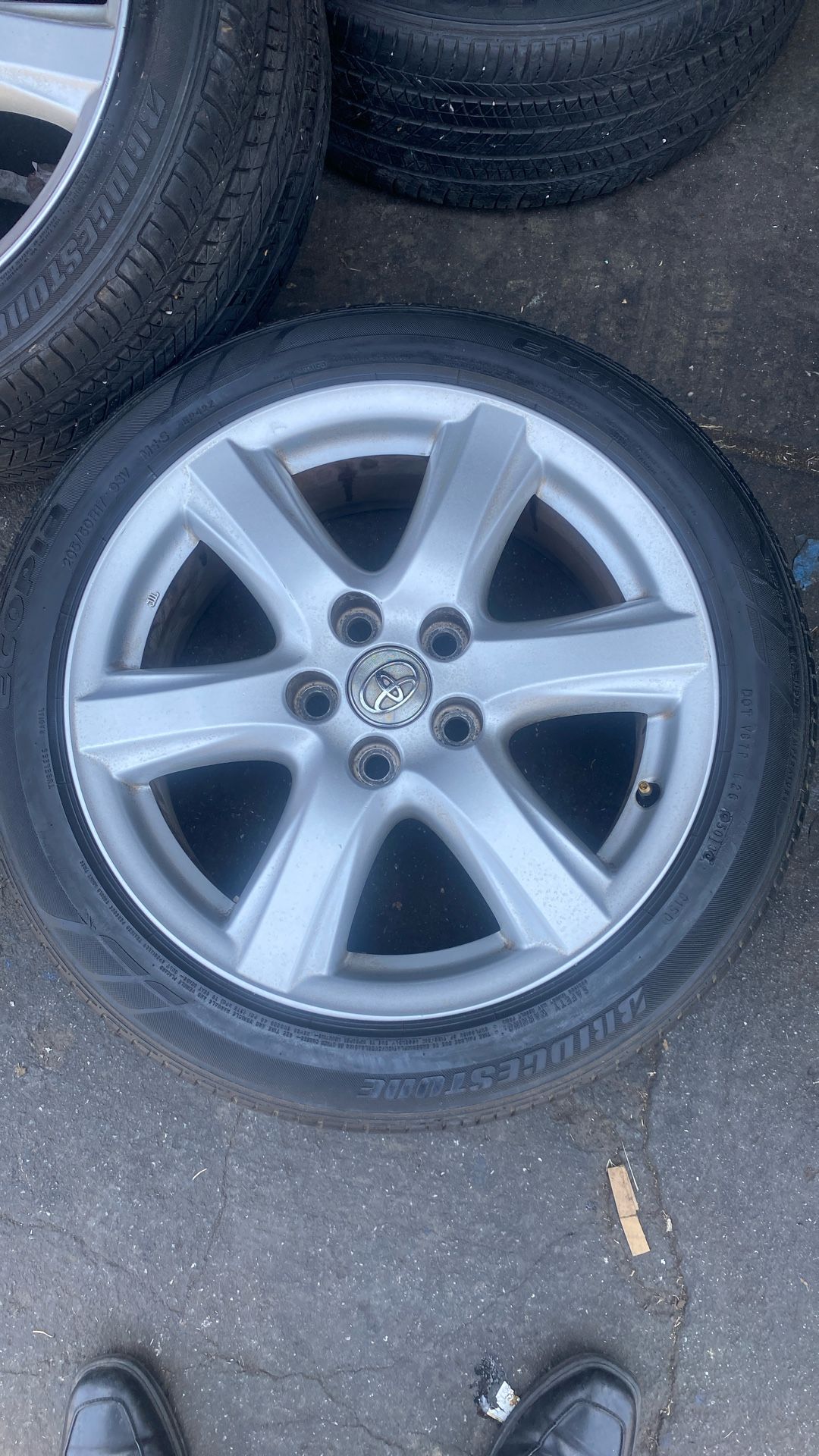 Rines I llantas 17 Para Un Toyota Canary Con Sus Tuercas Orijinales $350 Todo