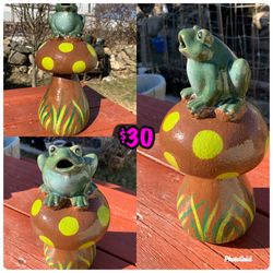 Mushroom With Frog Garden Decor