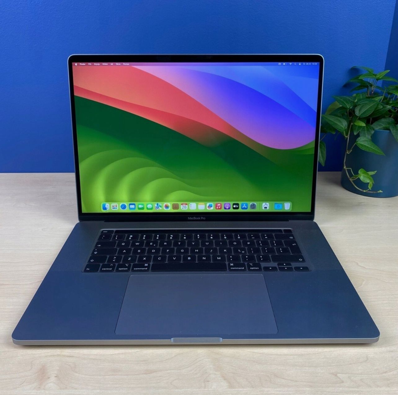 16” Apple MacBook Pro I9 -Lots Of Software