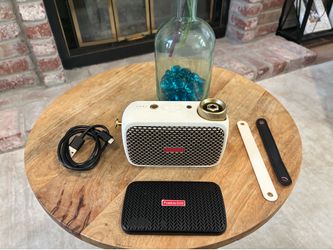 Positive Grid Spark GO, Mini guitar amp, Bluetooth and Smart app.