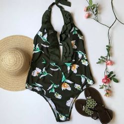 NWT Halter top ruffle green floral print swimsuit Size XL